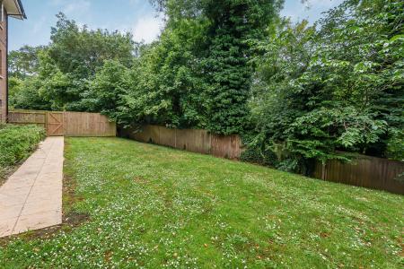 1 bedroom Flat to let in Neville Close, St Albans, AL3