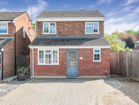 4 bedroom Detached house for sale in Eskdale, London Colney, AL2