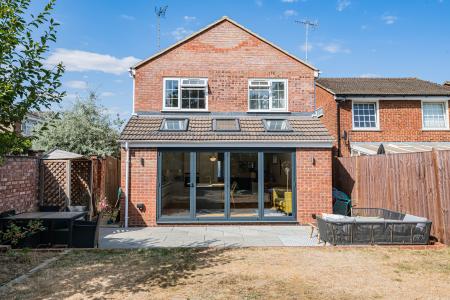 4 bedroom Detached house for sale in Eskdale, London Colney, AL2
