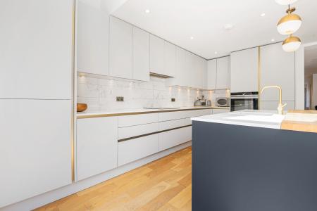 4 bedroom Detached house for sale in Eskdale, London Colney, AL2