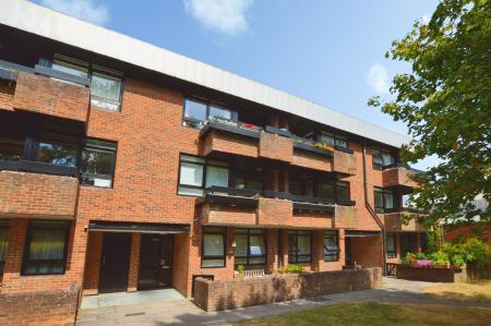 2 bedroom Flat to let in Carlisle Avenue, City Centre, St Albans, AL3