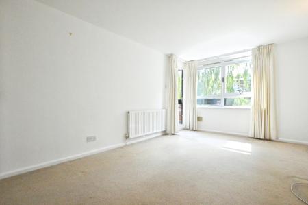 2 bedroom Flat to let in Carlisle Avenue, City Centre, St Albans, AL3