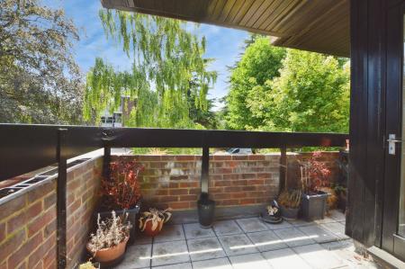 2 bedroom Flat to let in Carlisle Avenue, City Centre, St Albans, AL3