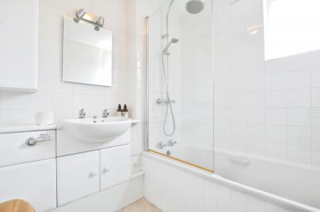 2 bedroom Flat to let in Carlisle Avenue, City Centre, St Albans, AL3
