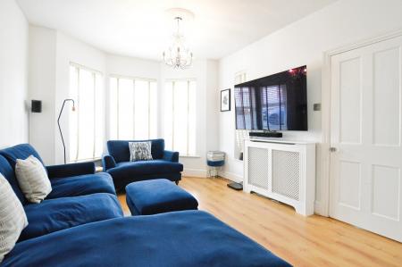 4 bedroom Semi-detached house to let in Cornwall Road, St Albans, AL1