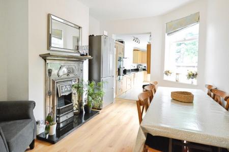 4 bedroom Semi-detached house to let in Cornwall Road, St Albans, AL1