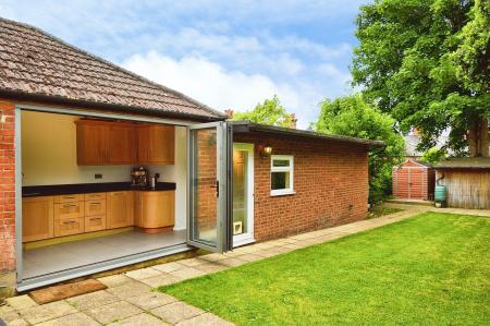 4 bedroom Semi-detached house to let in Cornwall Road, St Albans, AL1