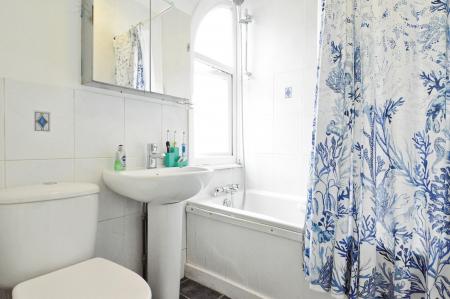 4 bedroom Semi-detached house to let in Cornwall Road, St Albans, AL1