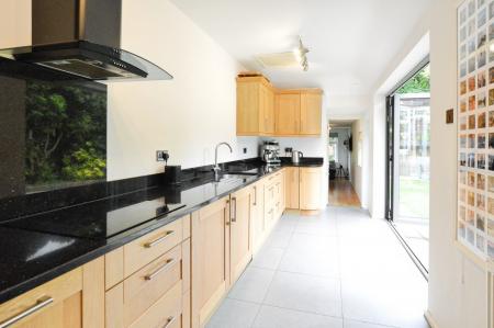 4 bedroom Semi-detached house to let in Cornwall Road, St Albans, AL1
