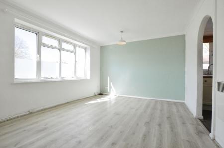 1 bedroom Flat to let in High Street, Colney Heath, AL4