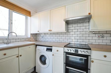 1 bedroom Flat to let in High Street, Colney Heath, AL4