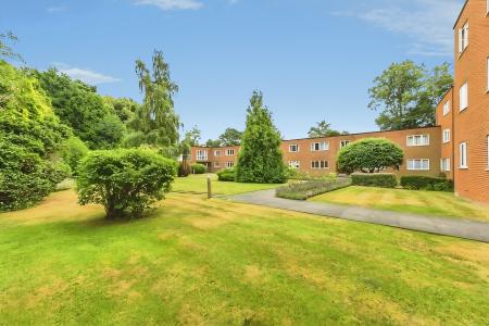 2 bedroom Flat to let in Murton Court, Hillside Road, St Albans, AL1
