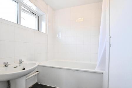 4 bedroom Duplex to let in Deerswood Avenue, Hatfield, AL10
