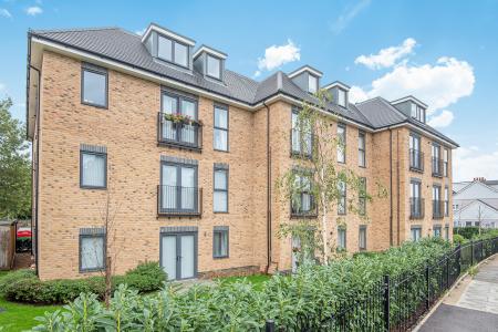 2 bedroom Flat to let in Verona Court, St Albans, AL1