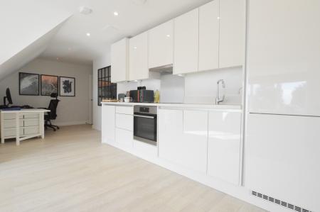 2 bedroom Flat to let in Verona Court, St Albans, AL1