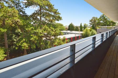 2 bedroom Penthouse to let in Newsom Place, St Albans, AL1