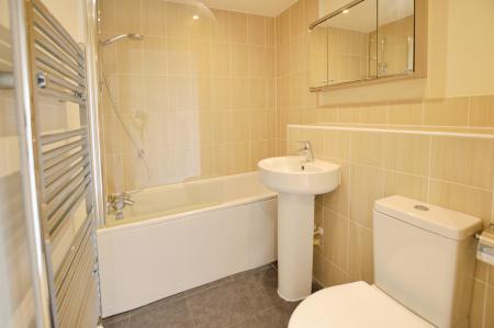 2 bedroom Penthouse to let in Newsom Place, St Albans, AL1