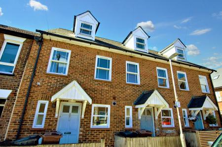 3 bedroom Town house to let in Cavendish Road, St Albans, AL1