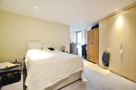 2 bedroom Flat to let in De Novo Place, St Albans, AL1