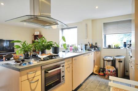 2 bedroom Flat to let in De Novo Place, St Albans, AL1
