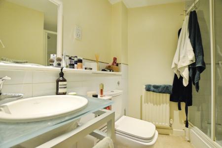 2 bedroom Flat to let in De Novo Place, St Albans, AL1