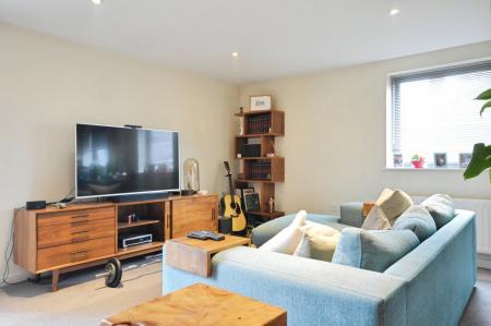2 bedroom Flat to let in De Novo Place, St Albans, AL1