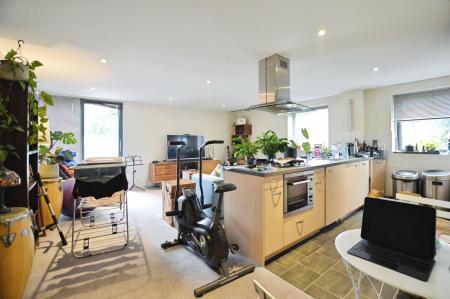 2 bedroom Flat to let in De Novo Place, St Albans, AL1