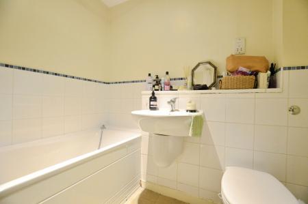 2 bedroom Flat to let in De Novo Place, St Albans, AL1