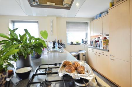 2 bedroom Flat to let in De Novo Place, St Albans, AL1