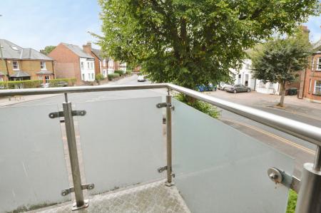 2 bedroom Flat to let in De Novo Place, St Albans, AL1