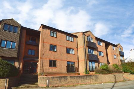 1 bedroom Flat to let in Stanhope Road, St Albans, AL1