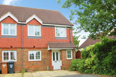 3 bedroom Semi-detached house to let in Clover Way, Hatfield, AL10