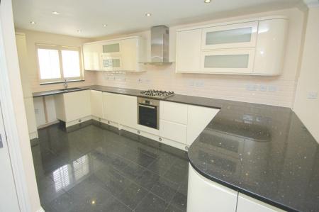 3 bedroom Semi-detached house to let in Clover Way, Hatfield, AL10