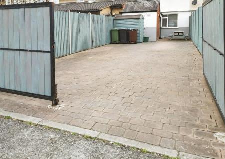 3 bedroom Terraced House to let in North Cottages, St Albans, AL2