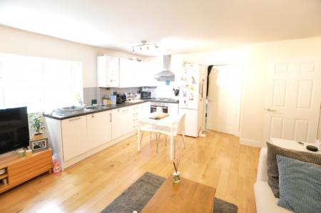2 bedroom Flat to let in Banfield Court, London Colney, AL2