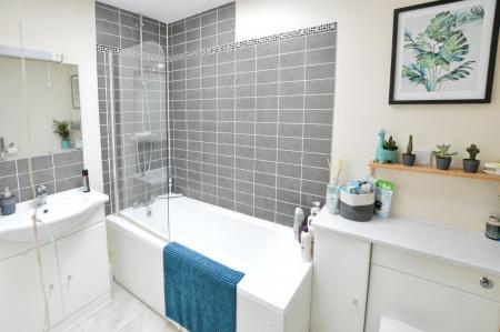 2 bedroom Flat to let in Banfield Court, London Colney, AL2
