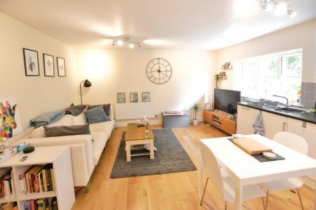 2 bedroom Flat to let in Banfield Court, London Colney, AL2