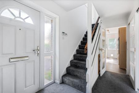 4 bedroom Detached house for sale in Grovelands, St Albans, AL2