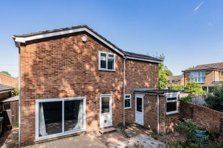 4 bedroom Detached house for sale in Grovelands, St Albans, AL2