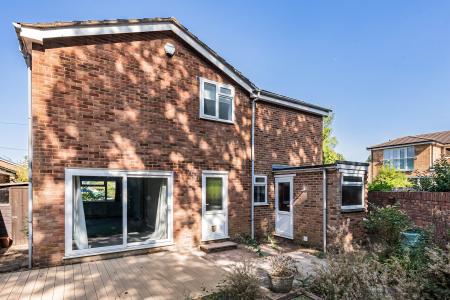 4 bedroom Detached house for sale in Grovelands, St Albans, AL2