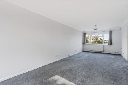 4 bedroom Detached house for sale in Grovelands, St Albans, AL2
