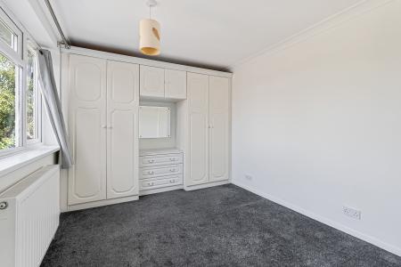 4 bedroom Detached house for sale in Grovelands, St Albans, AL2