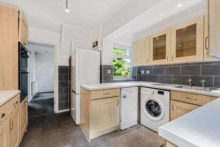 4 bedroom Detached house for sale in Grovelands, St Albans, AL2