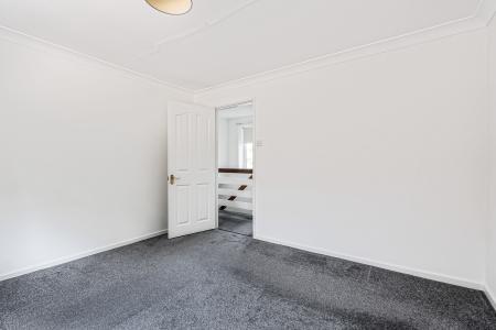 4 bedroom Detached house for sale in Grovelands, St Albans, AL2