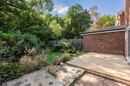 4 bedroom Detached house for sale in Grovelands, St Albans, AL2