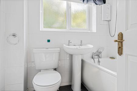 4 bedroom Detached house for sale in Grovelands, St Albans, AL2