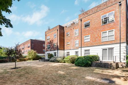 2 bedroom Flat for sale in Lansdowne Place London Road, St Albans, AL1