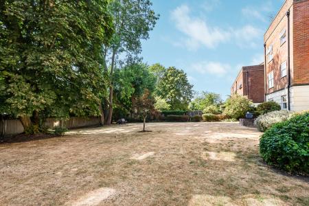 2 bedroom Flat for sale in Lansdowne Place London Road, St Albans, AL1