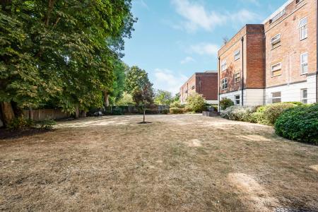 2 bedroom Flat for sale in Lansdowne Place London Road, St Albans, AL1