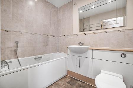1 bedroom Flat for sale in Parkhouse Court, Hatfield, AL10
